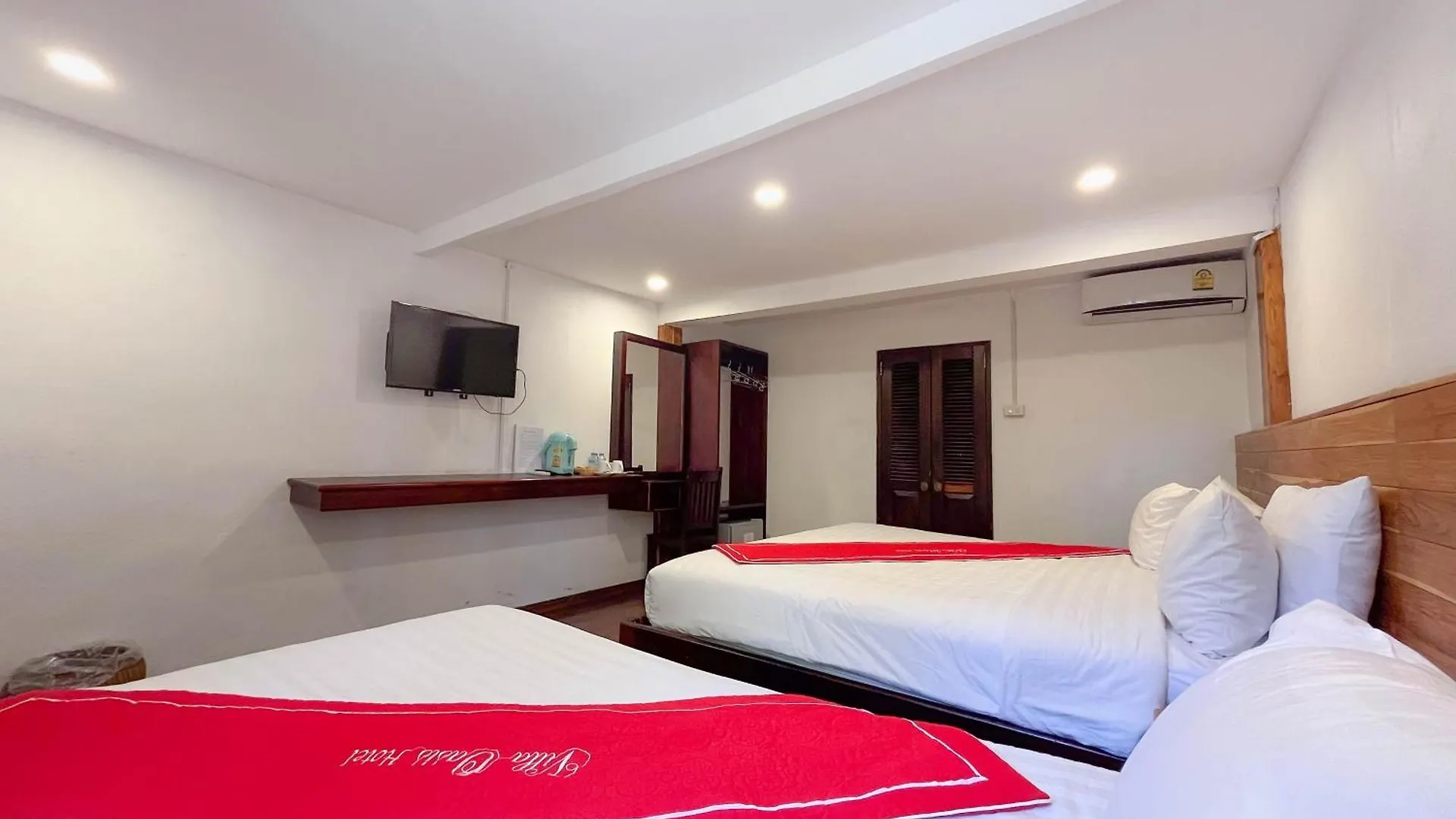 לואנג פרבאנג Villa Oasis מלון