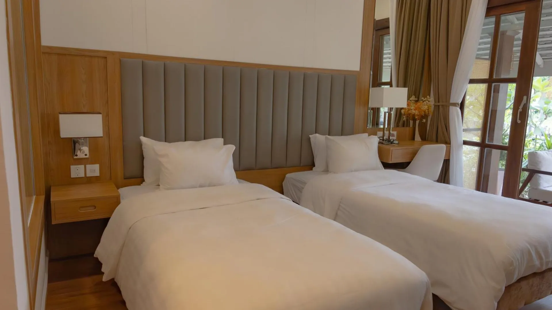 לואנג פרבאנג Villa Oasis 3*, לואנג פרבאנג